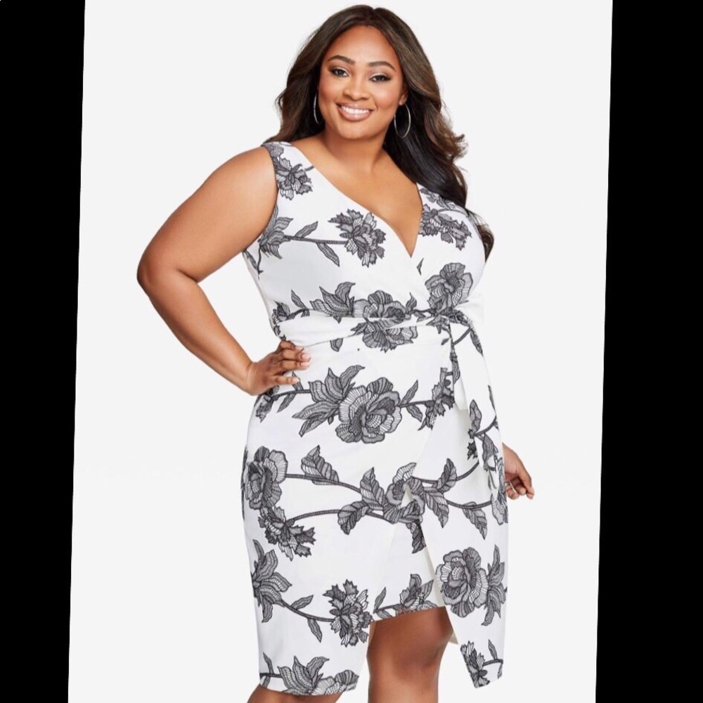 Plus Size Bebe Tulip Hem Floral Dress